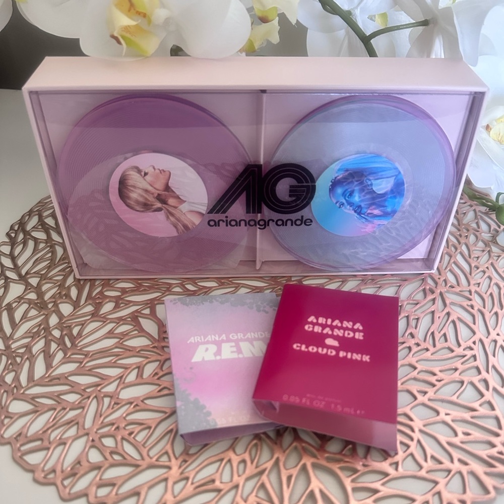 NEW 🎶 Ariana Grande Pink and Blue Accents